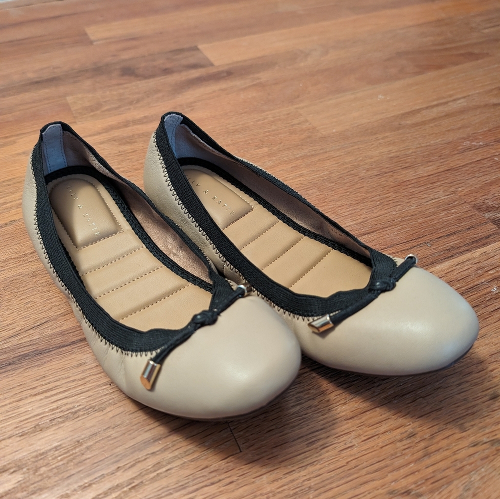 Kelly & Kate Ballet Flat Size 8 Tan and Black